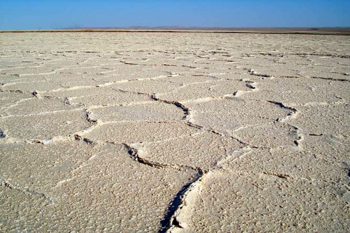 نجات خانواده گم شده در کویر مرنجاب توسط پلیس