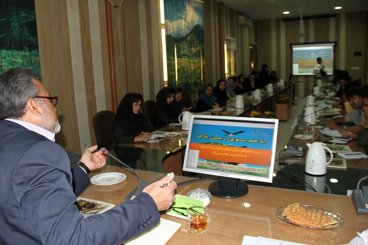 نشست مطبوعاتی مدیرکل حفاظت محیط زیست هرمزگان به مناسبت روز جهانی زمین پاک برگزار شد