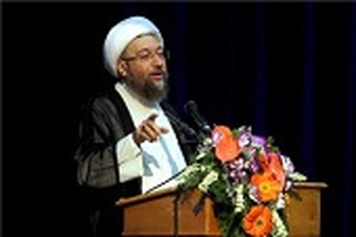 آملی لاریجانی: در برخورد با جرایم انتخاباتی سیاست واحد داشته باشید