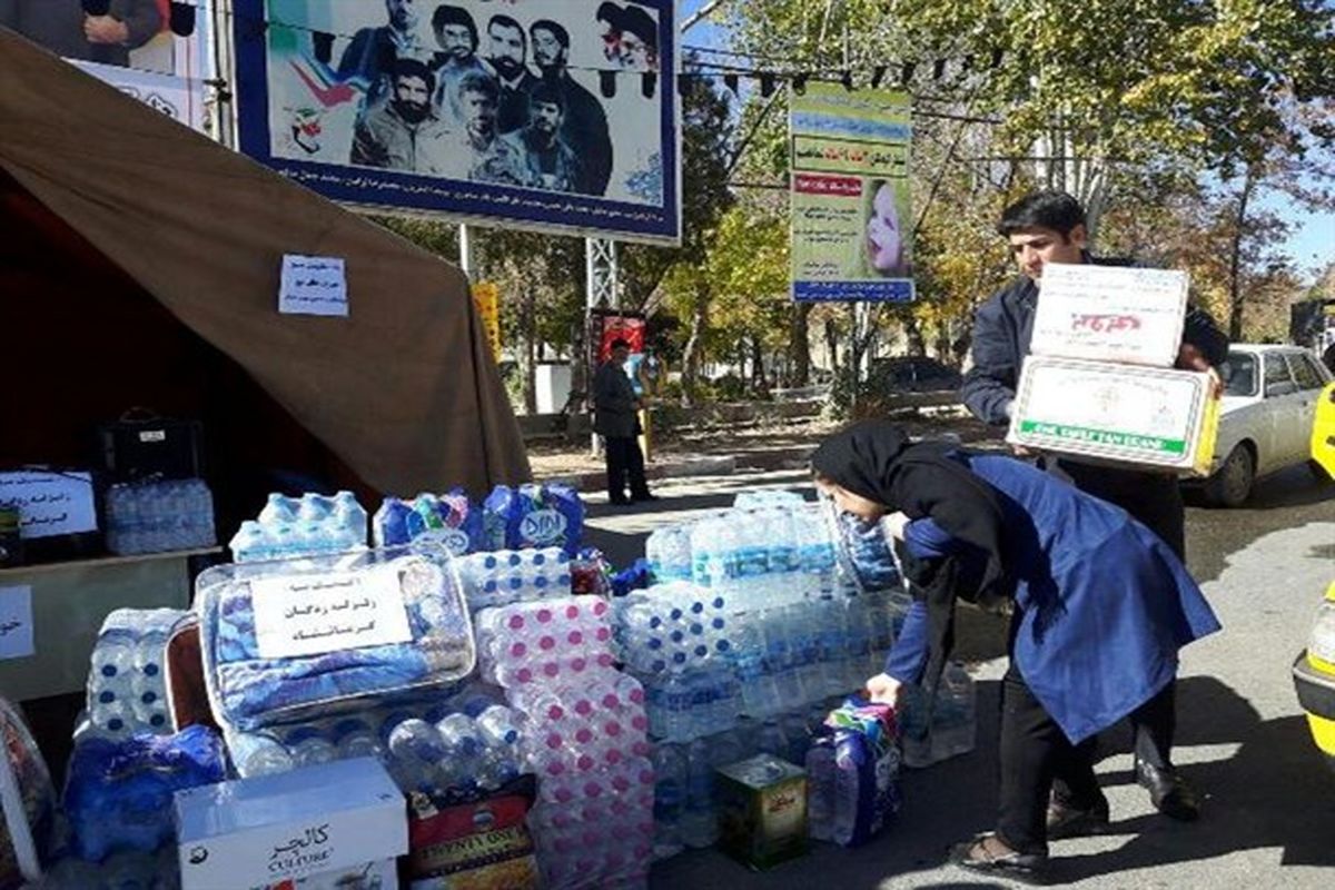 کمک های مردمی به ارزش ۲۲۰ میلیارد ریال از طریق جمعیت هلال احمر استان به زلزله زدگان کرمانشاه ارسال شد