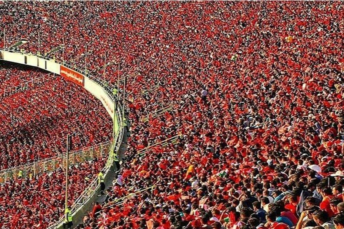 حمله هواداران پرسپولیس به مربی استقلالی!