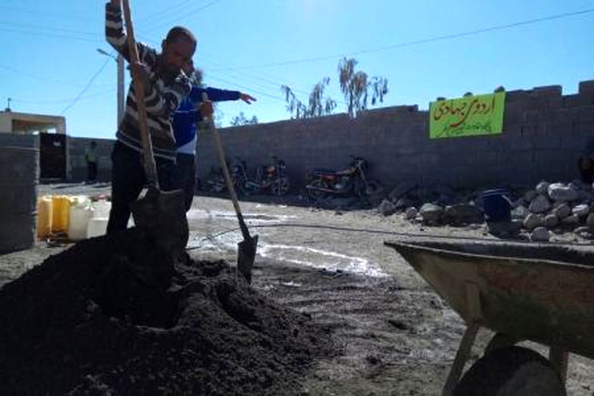 اردوی جهادی بسیجیان مینابی در یک مدرسه مخروبه