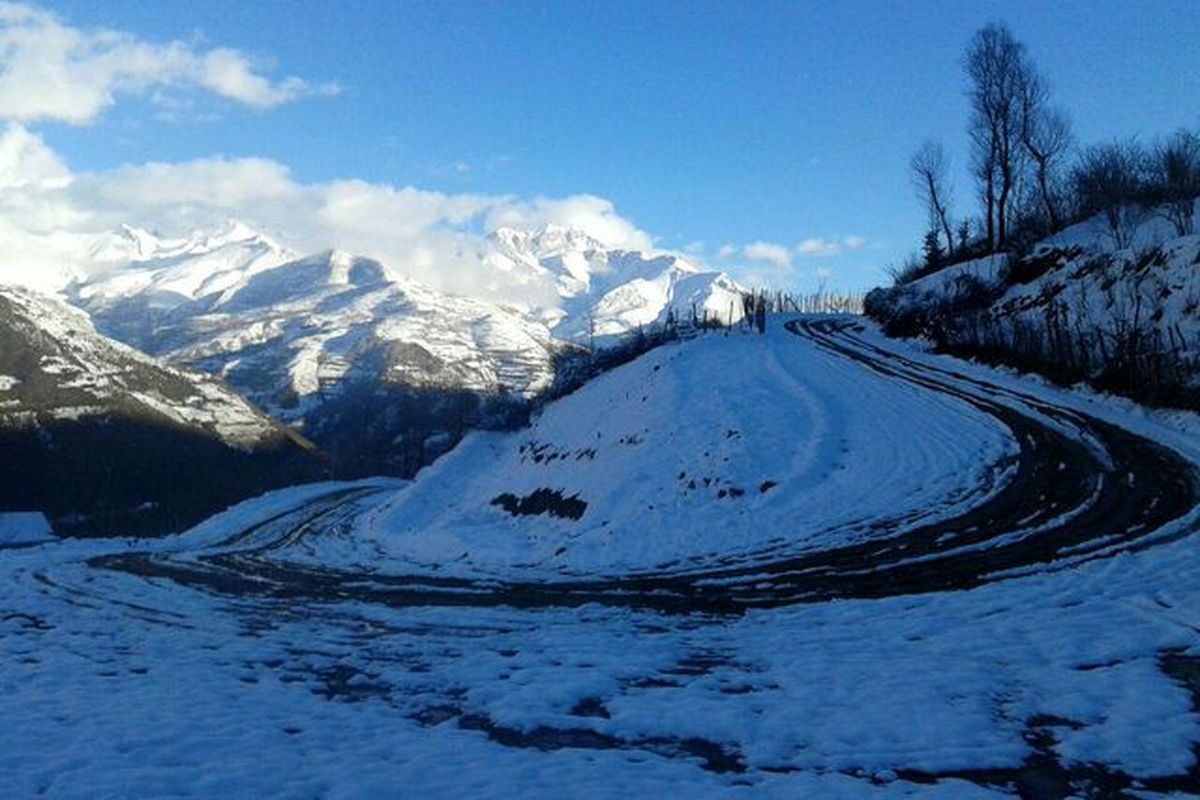 بارش برف، باران و کولاک در بیشتر جاده‌های کشور/ترافیک در محور کرد