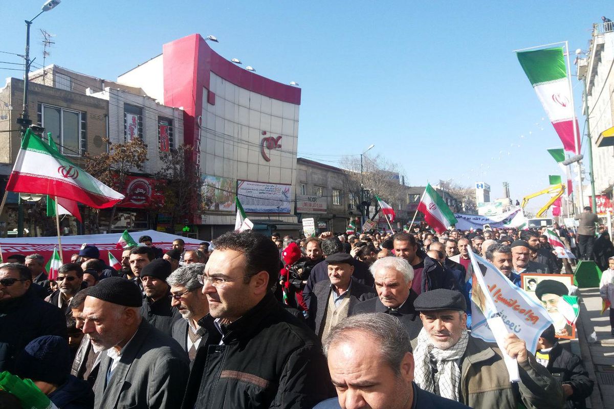 مردم چهل سالگی انقلاب اسلامی را با تمام وجود و عشقی که به نظام مقدس جمهوری اسلامی دارند، جشن گرفتند