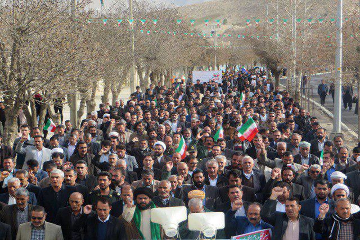 راهپیمایی ۲۲ بهمن با حضور گسترده مردم ملکشاهی برگزار شد