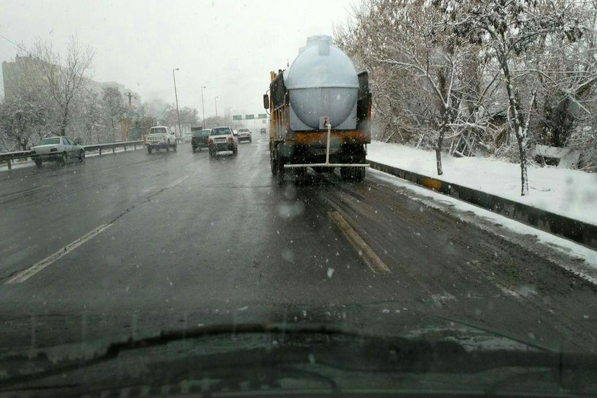 ۱/۵ میلیون لیتر محلول پاشی با اولویت مسیرهای اصلی/ لزوم مشارکت عمومی برای مدیریت بارش