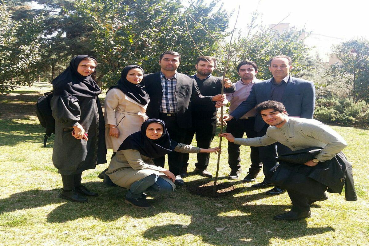 کاشت نهال به مناسبت اولین دوره دکتری روانشناسی ورزشی در ایران