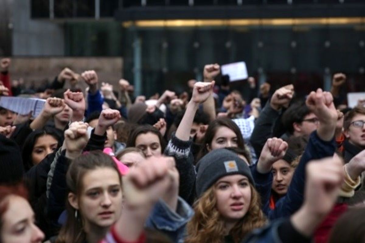 دانش‌آموزان، سیاستمداران کشورشان را تهدید کردند