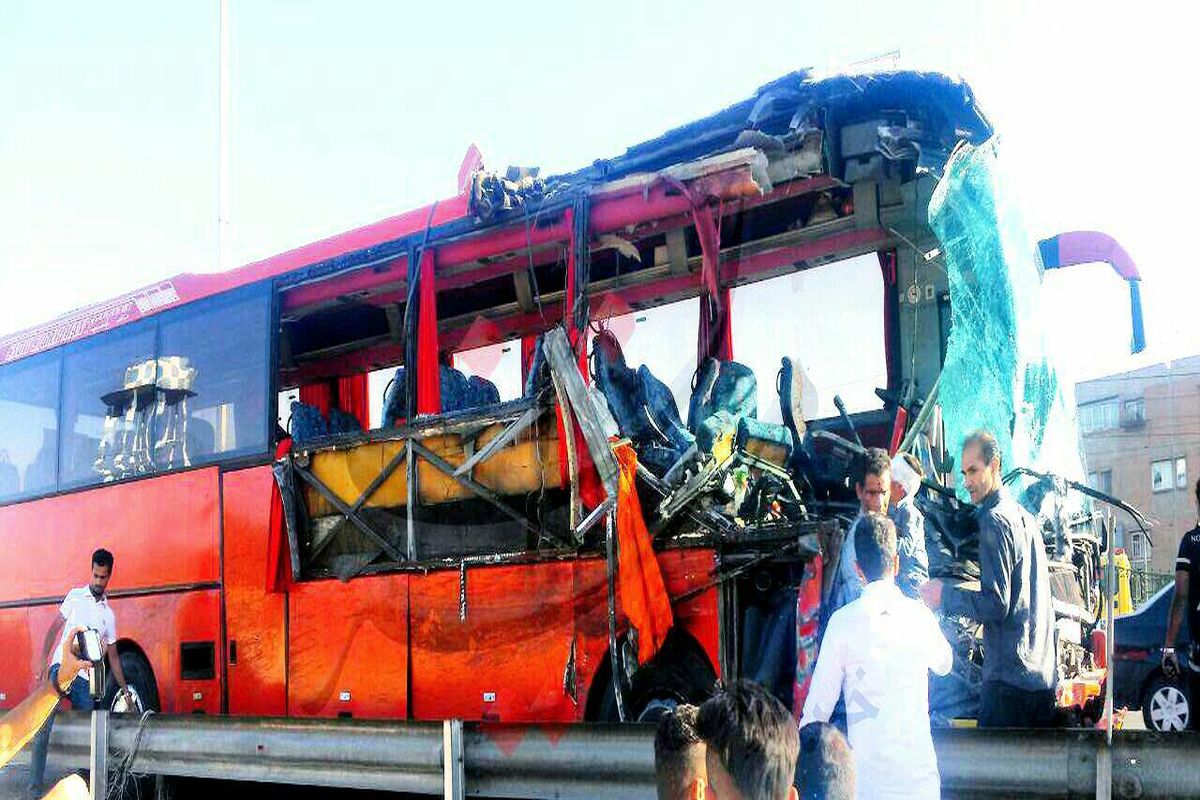 ۸ مجروح بر اثر انحراف اتوبوس از جاده