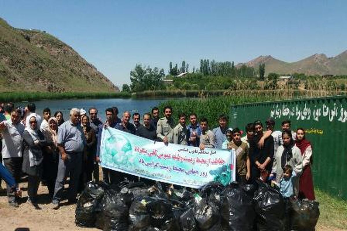 حاشیه دریاچه اوان به مناسبت هفته محیط زیست پاک سازی شد