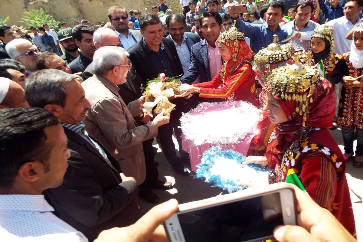 مراسم اهدای ۱۸۰۰ فقره اسناد مسکونی ، تجاری و کشاورزی در شهرستان راز و جرگلان