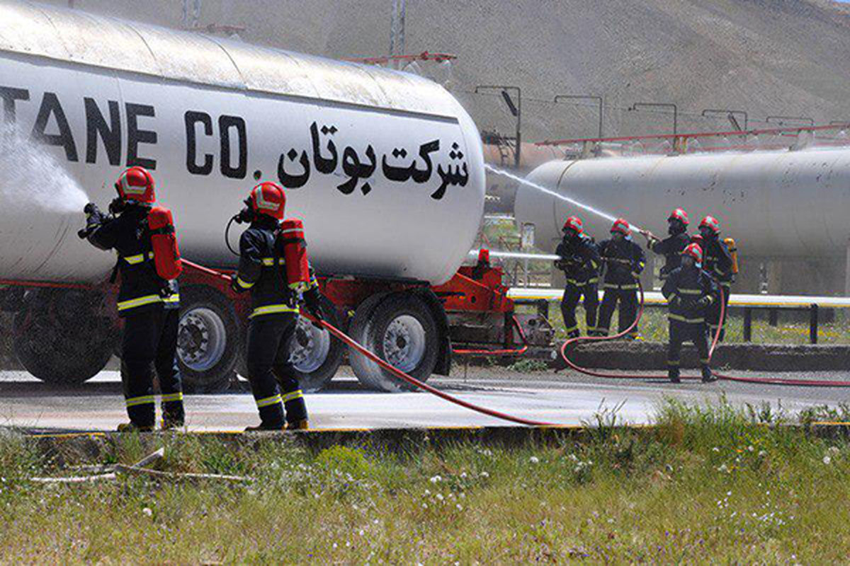 مانور اطفای حریق در شرکت بوتان گاز در اراک برگزارشد