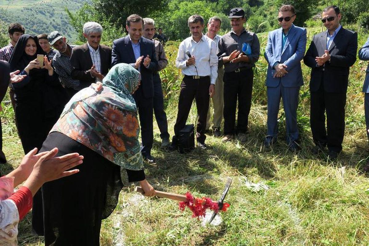 خیّر تهرانی ، کلنگ ساخت مدرسه ای را در ییلاقات شهرستان تالش به زمین زد