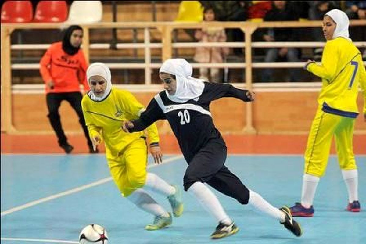 حضوربانوی مشهدی در مسابقات فوتبال آسیا