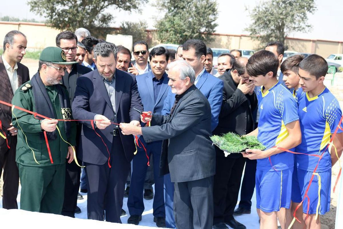 زمین چمن مصنوعی مجموعه ورزشی آیت اله هاشمی رفسنجانی شهرستان قدس افتتاح شد