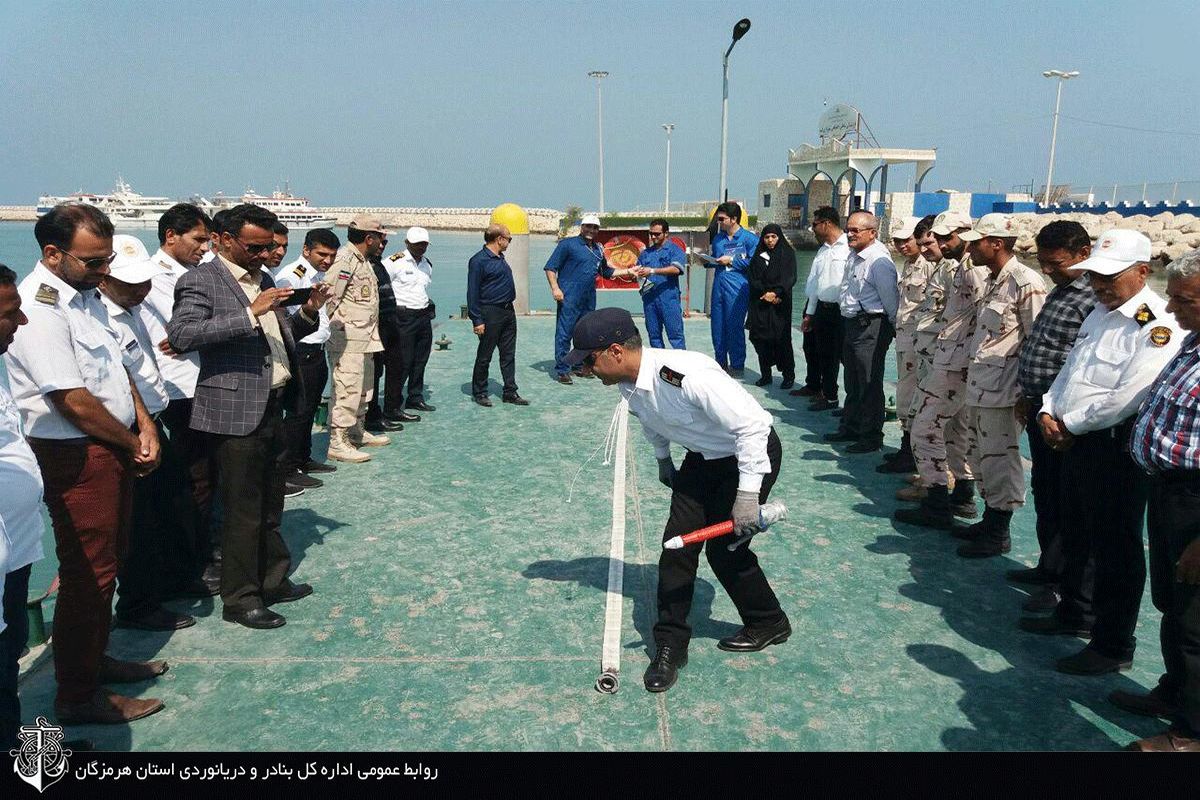 برگزاری مانور اطفاء حریق در پرترددترین بندر مسافری و حمل خودرو کشور