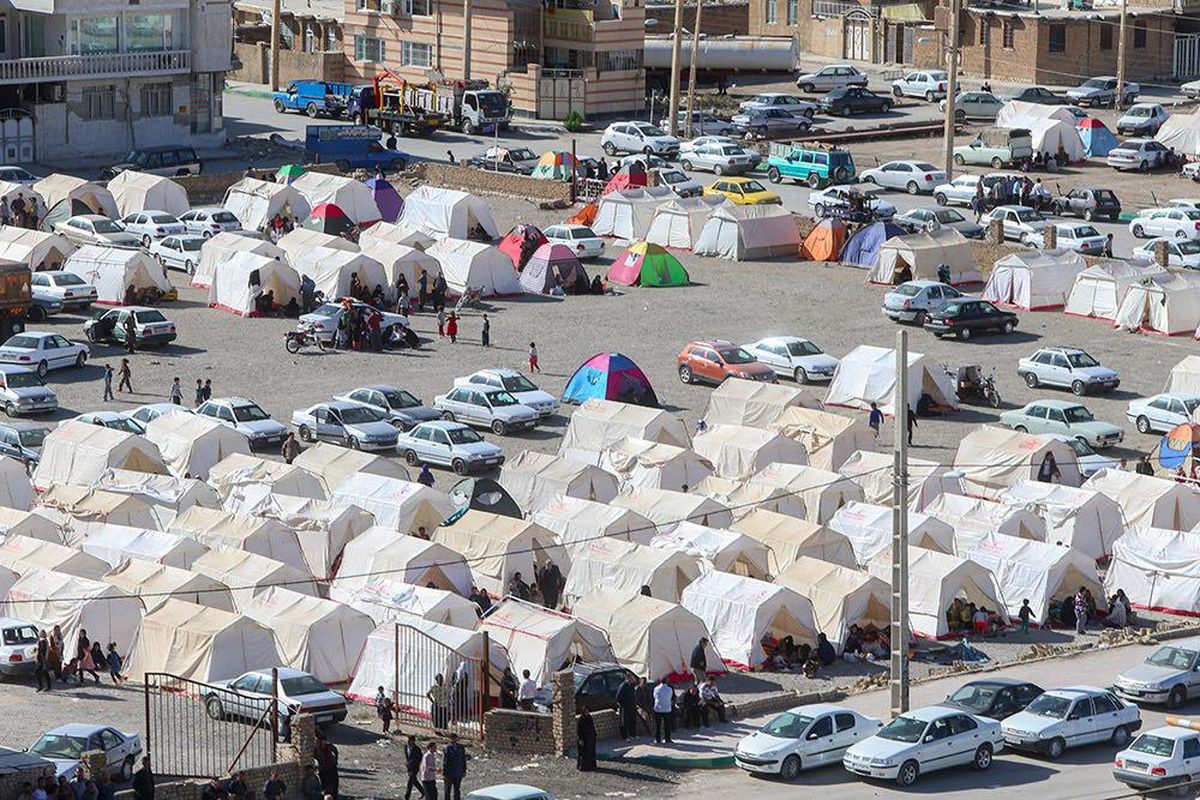 کمبود آب و چادر در میان زلزله زدگان