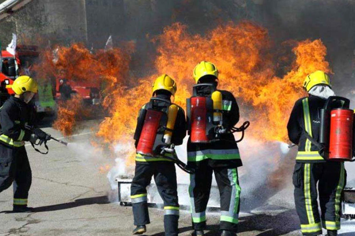 آتش سوزی واحد مسکونی در خیابان پاتریس لومومبا حادثه آفرید/۲ نفر دچار دودزدگی شدند