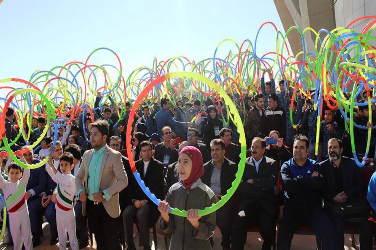 دانش آموزان استان تهران رکورد جهانی حلقه هولاهوپ را به نام ایران ثبت کردند