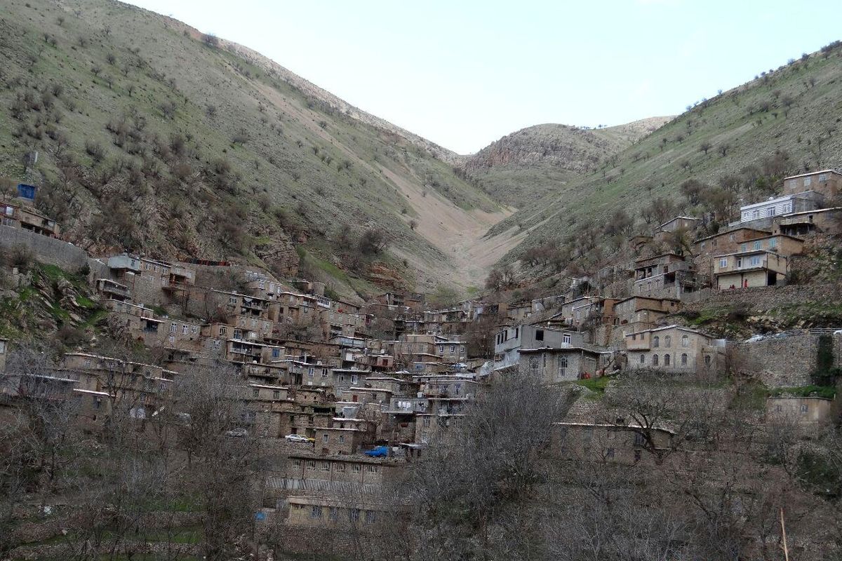 برپایی جشن آتش نوروز در روستای «تین»