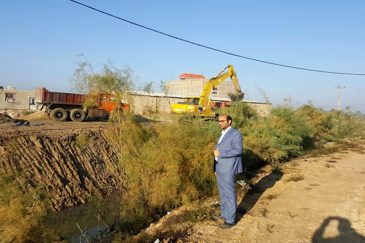 آغاز عملیات لایروبی ۶ کیلومتر نهر منصوری شادگان