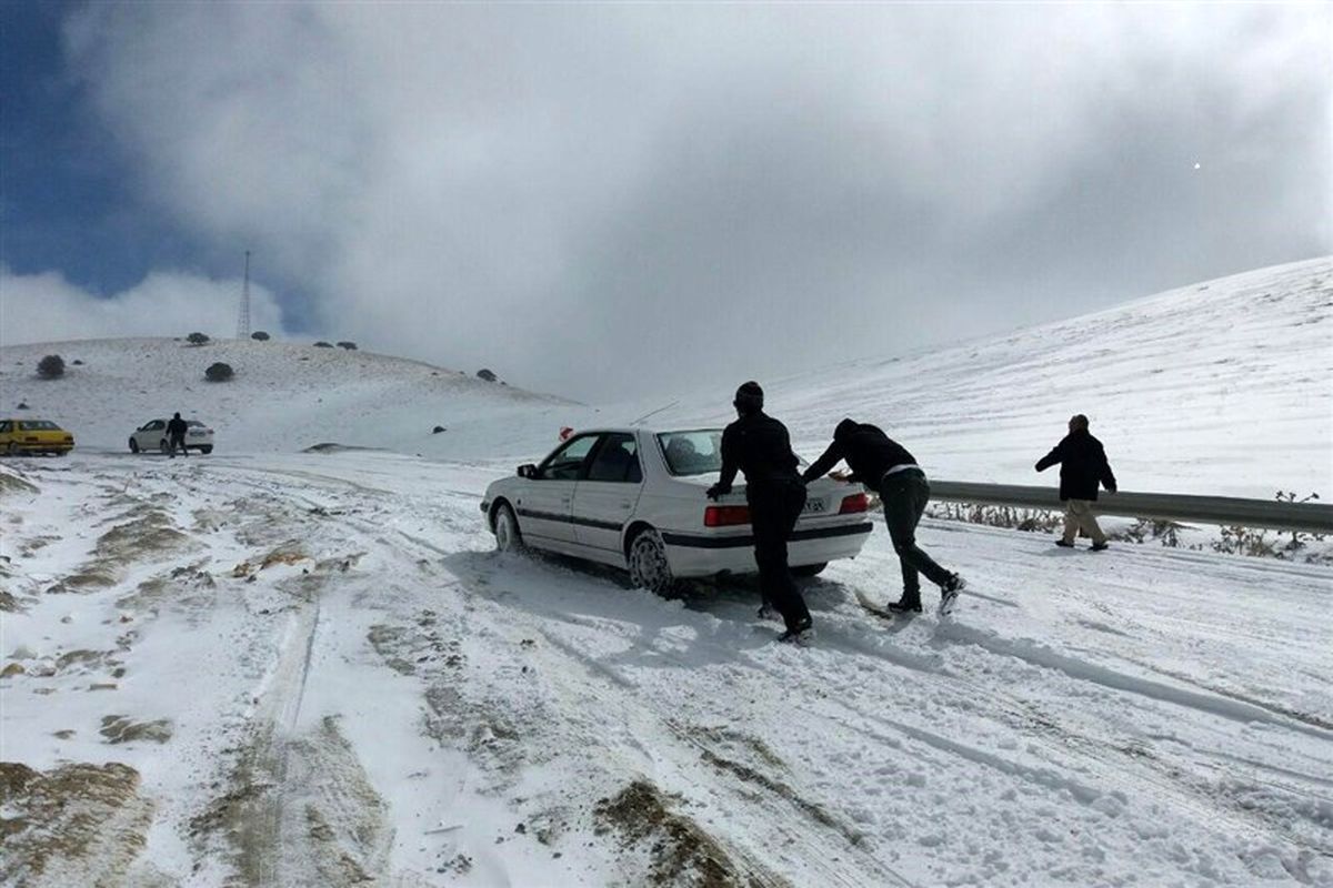 ۱۷۲ مسافر گرفتاردر راه های استان مرکزی امداد رسانی شدند