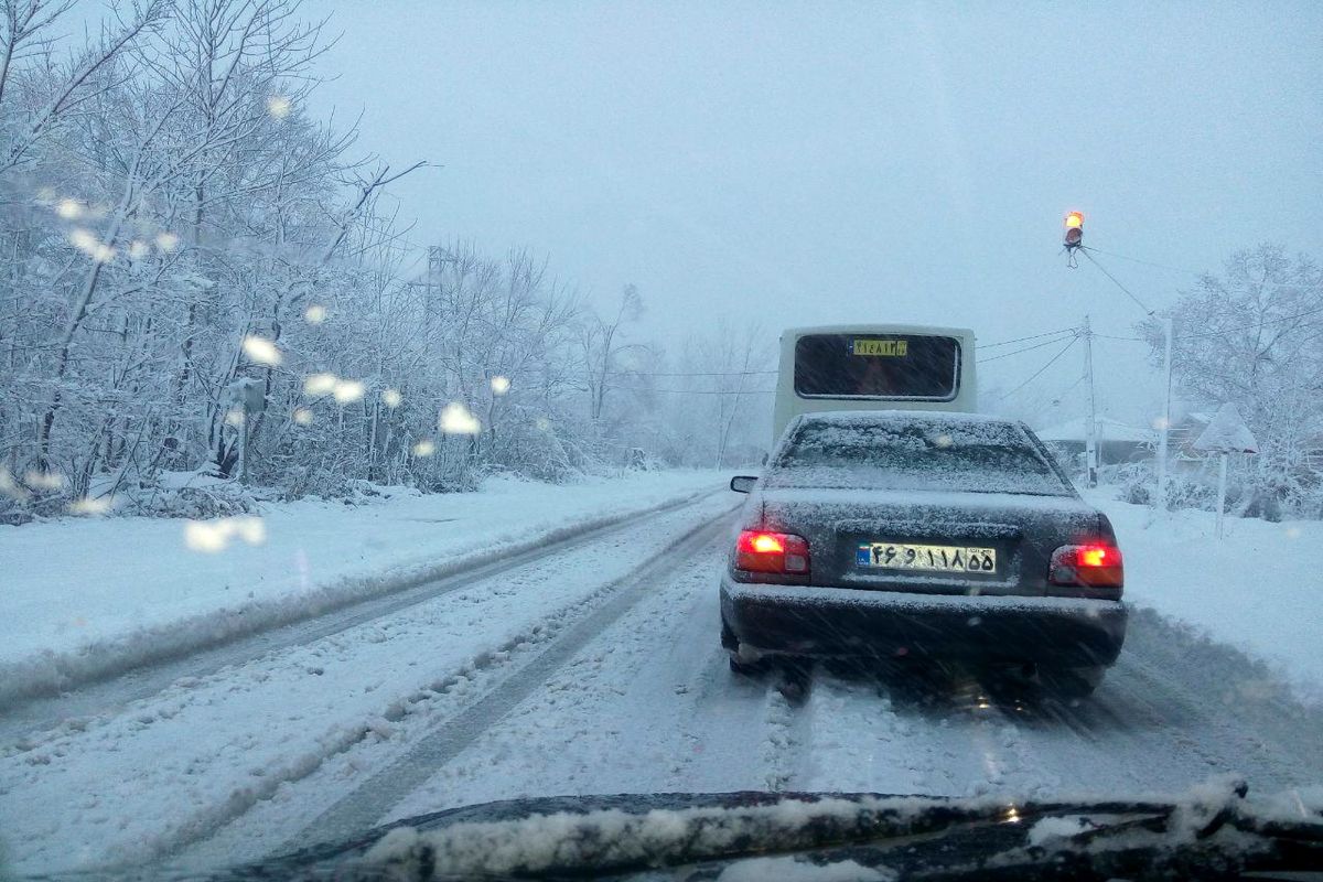 تردد در برخی محورهای استان کرمانشاه با زنجیر چرخ امکان پذیر است