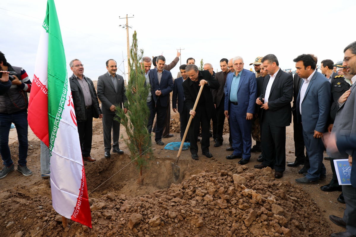 عملیات اجرایی طرح مبلمان فضای سبز محور دوغارون آغاز شد