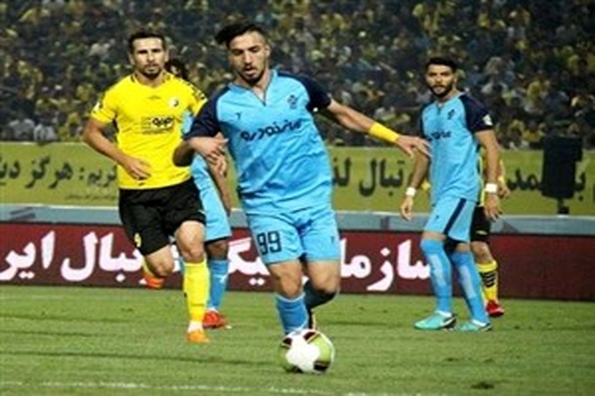 سپاهان صدر را از پرسپولیس پَس گرفت