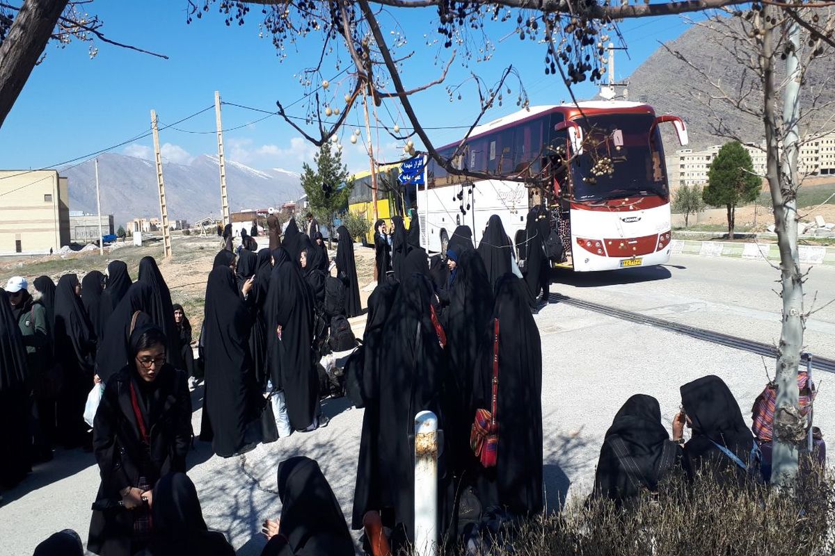 بازدید  ۱۵۰۰ نفر از دانشجویان دانشگاهها و مراکز آموزش عالی لرستان از مناطق عملیاتی جنوب و غرب