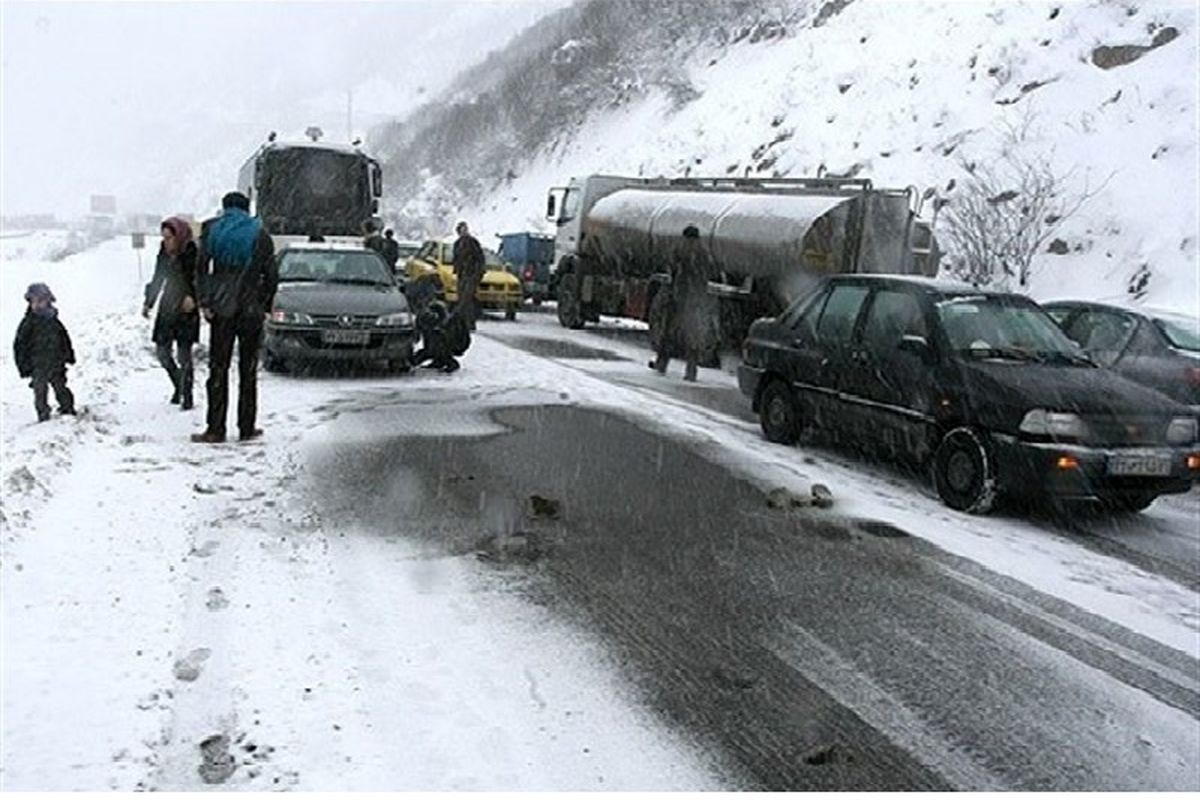 تردد در جاده‌های کوهستانی استان زنجان به‌سختی انجام می‌شود