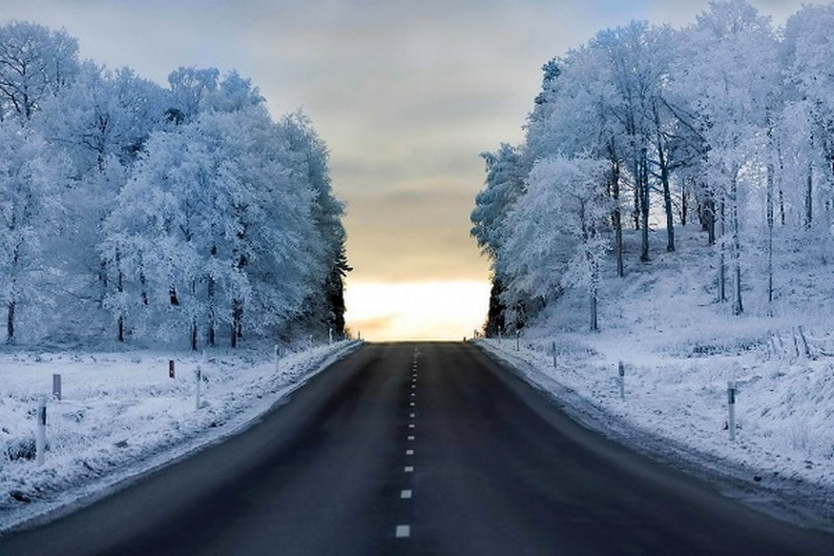 بارش برف در اغلب محورهای کوهستانی در شمال و شمال غرب کشور