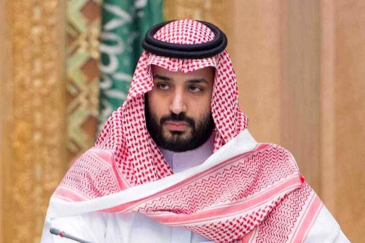 پرتاب کفش به سمت بن سلمان در آمریکا