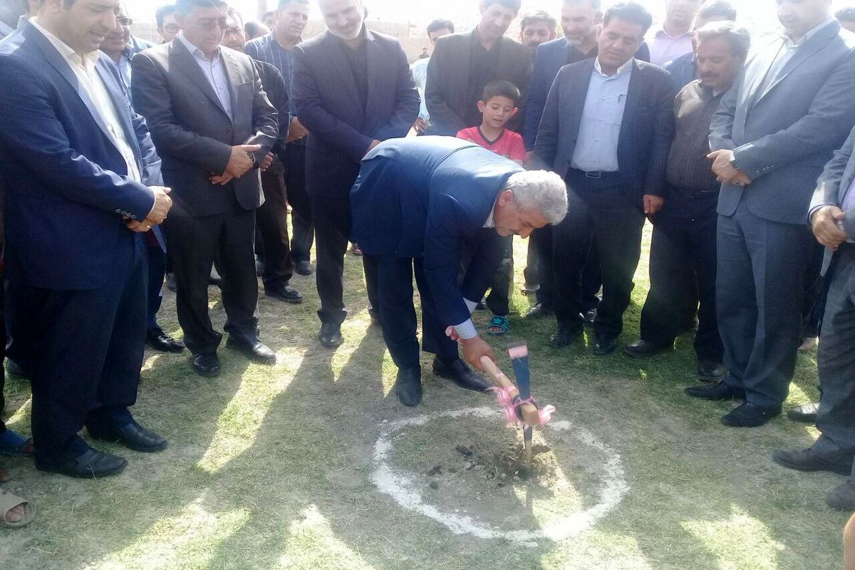 زمین چمن مصنوعی فوتبال روستای سراب حمام در پلدختر کلنگ زنی شد