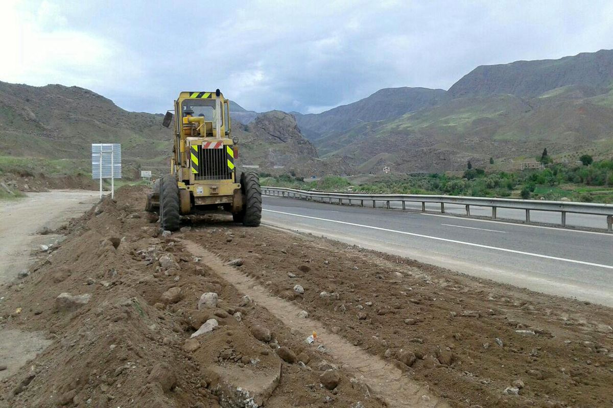 محورهای روستایی طارم سفلی ایمن سازی شد