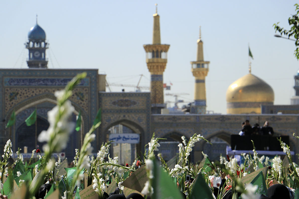 خوزستانی‌ها حرم مطهر امام رضا(ع) را گلباران می‌کنند