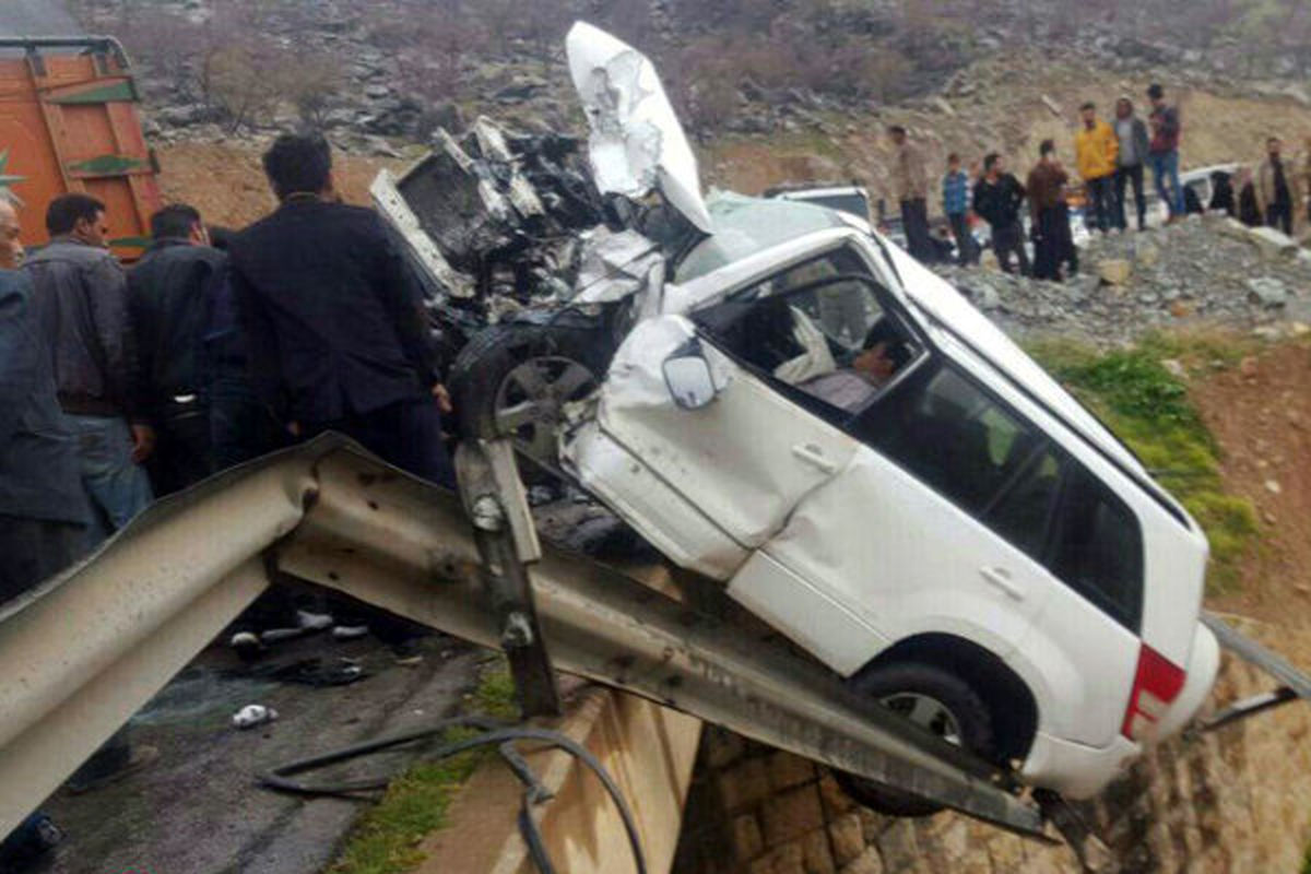 لغزندگی پیچ های جاده چالوس با خونابه و گازوئیل/ معاونت نگهداشت راهداری مسئول حل مشکلی ۱۰ ساله