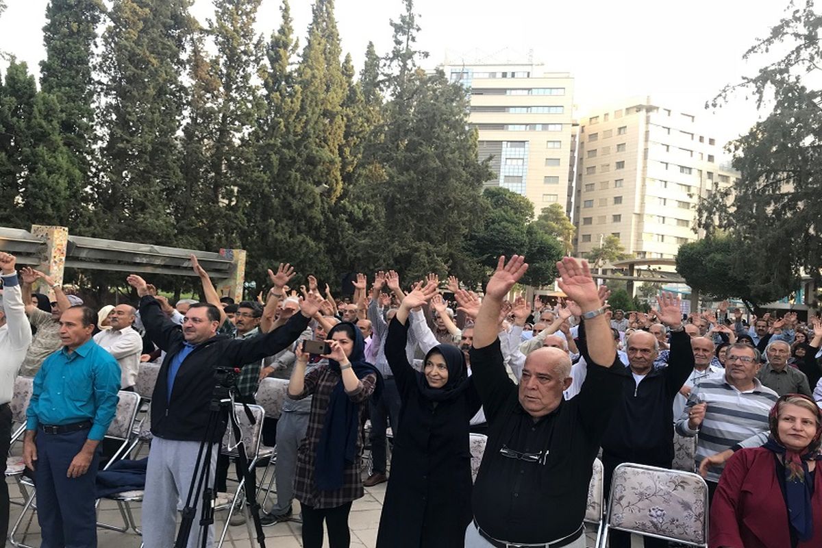 مراسم پیاده روی بزرگ خانوادگی بازنشستگان تامین اجتماعی در شیراز برگزار شد