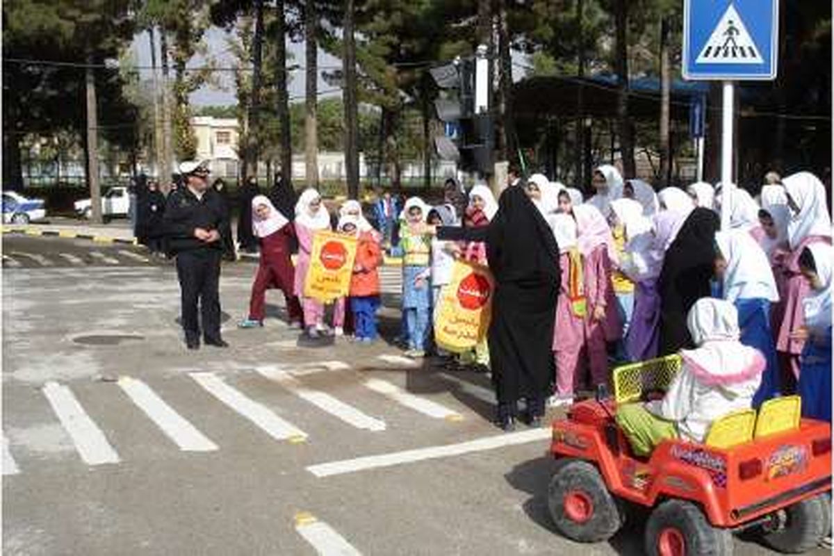 خط کشی معابر بخش مرکزی تهران همزمان با شروع سال جدید تحصیلی