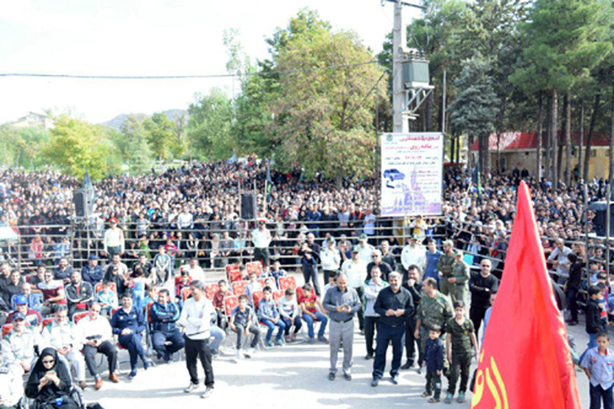 همایش بزرگ پیاده روی عاشورائیان درخرم آبادبرگزارشد