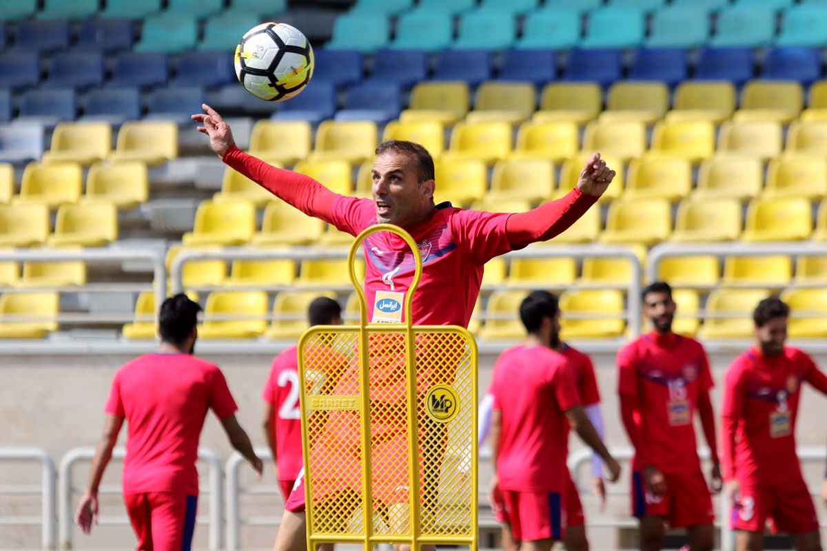 عالیشاه در محل تمرین پرسپولیس حاضر شد