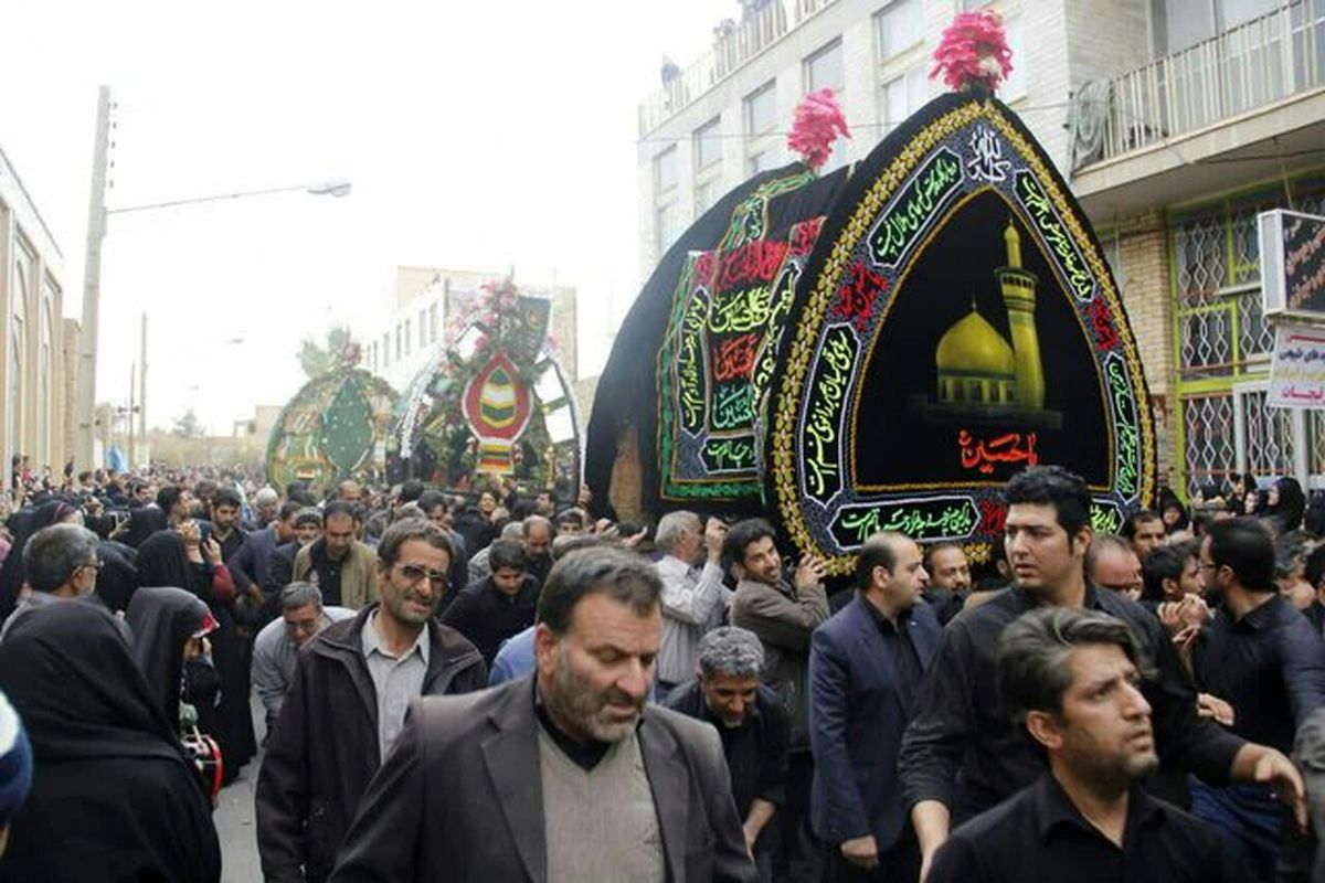 برگزاری قدیمی‌ترین آیین نخل برداری