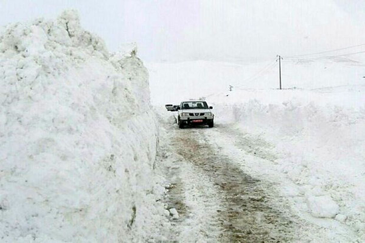 برف ۸۰ درصد راه‌های روستایی سنقر را مسدود کرد