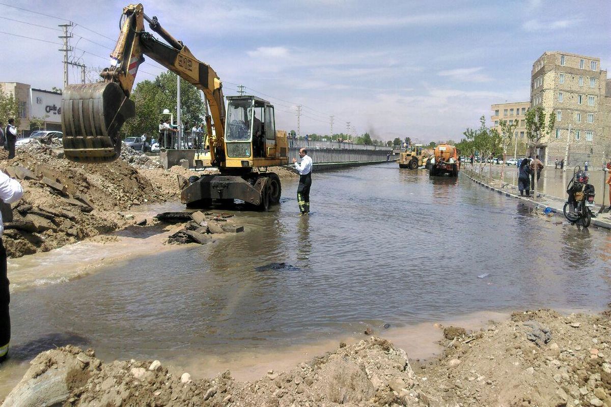 کانال فردیس لایروبی شد/ نیروهای خدمات شهری آماده باش هستند