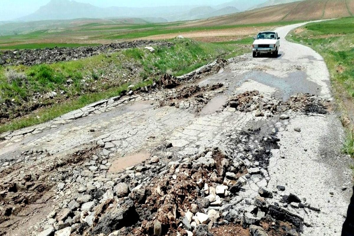 سیلاب به راه ارتباطی ۲۰ روستای عنبرآباد خسارت وارد کرد