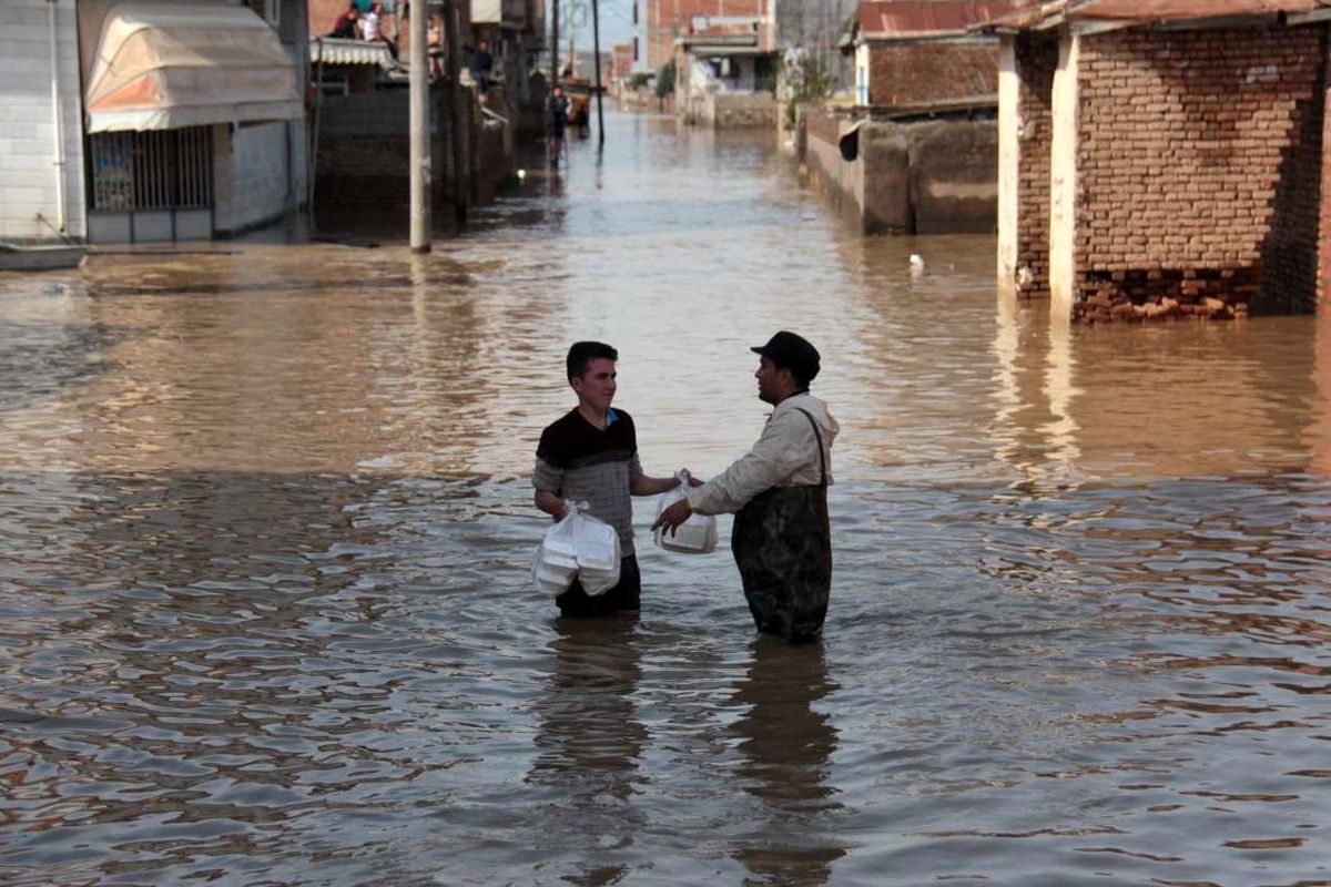 استفاده از تمام ظرفیت بانک ملی ایران برای کمک رسانی به مناطق سیل زده