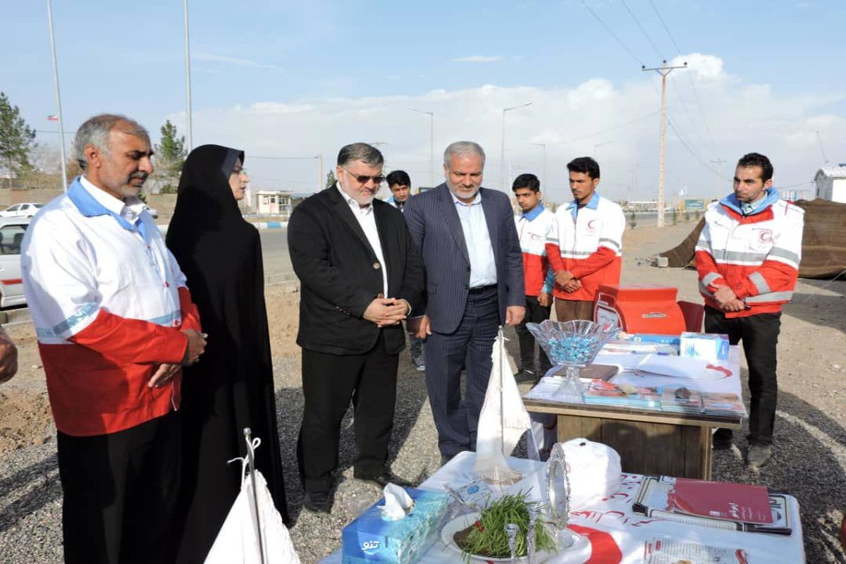 پیوستن استانداران سیستان‌ و‌‌ بلوچستان و خراسان جنوبی به کمپین بهرفت در زیرکوه / بازدید دو استاندار از مجتمع خدماتی بین راهی هلال احمر