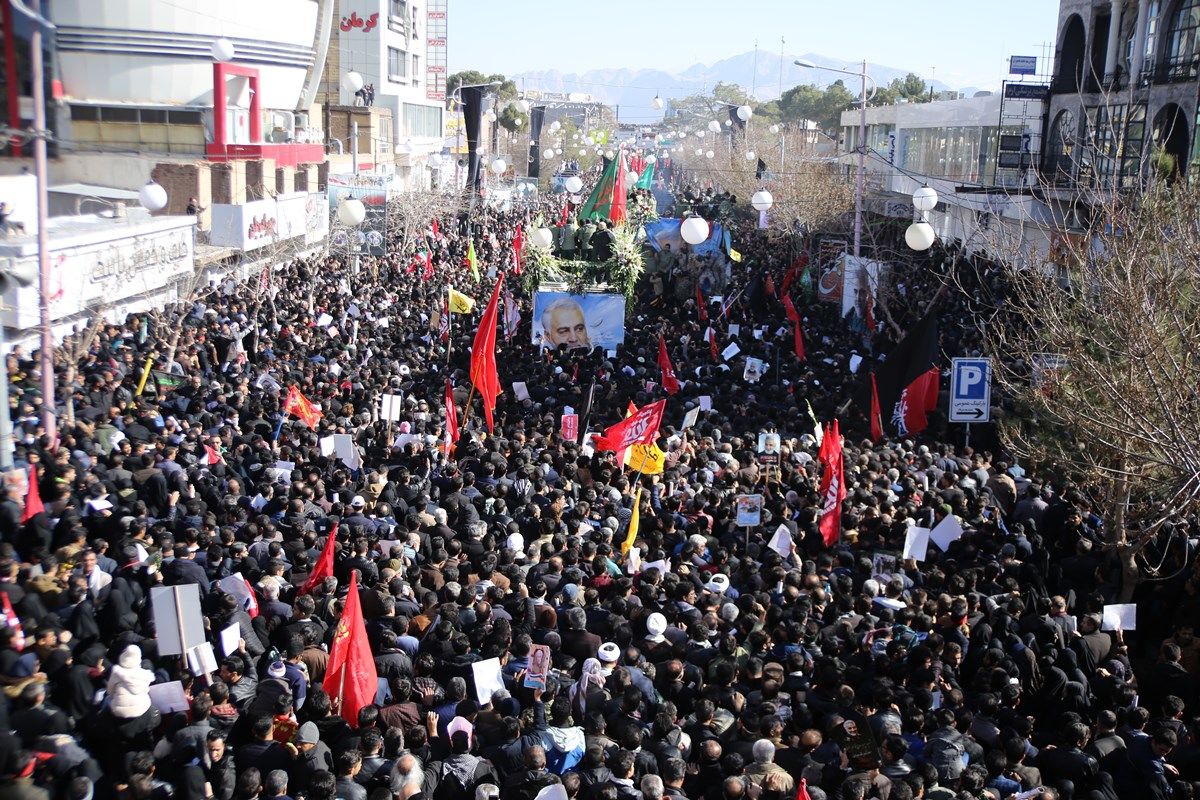 تعدادی از تشییع کنندگان بر اثر ازدحام جمعیت در کرمان جان باختند