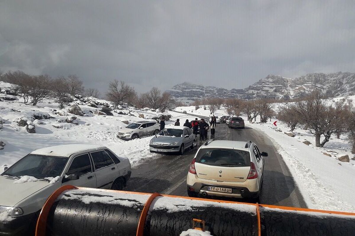 رهاسازی ۲۶۳ خودروی گردشگران گرفتار در منطقه تاراز