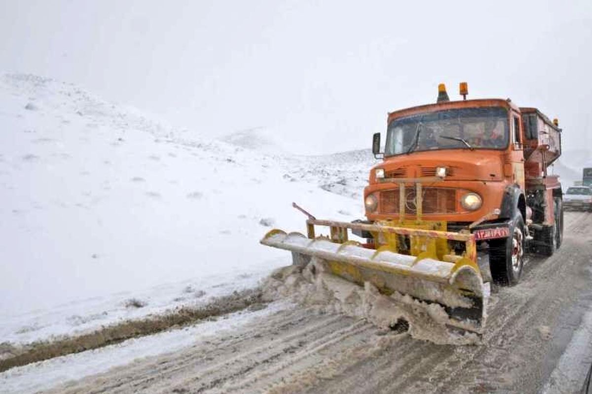 ۲۳۰۰ کیلومتر از محورهای آذربایجان‌غربی برف‌روبی شد